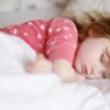 Tác dụng ngủ trưa đều đặn của trẻ mà mẹ nên biết
