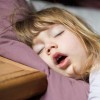 Trẻ khi ngủ có biểu hiện này cha mẹ cần thận trọng nếu không muốn trẻ gặp nguy hiểm